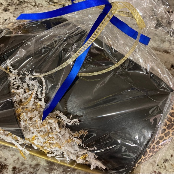 NIB Diane von Furstenberg Zip & Go Black Leather Clutch, Leopard Print Calf Hair - Picture 4 of 5